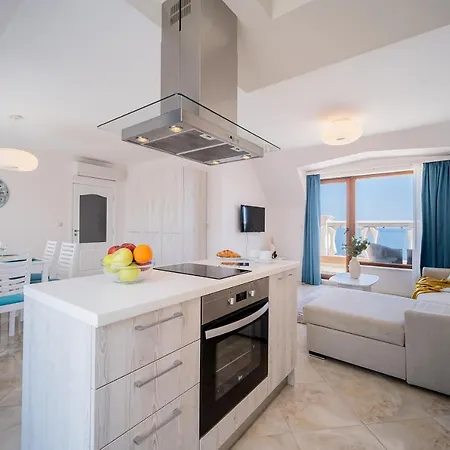 Apartment Dreams In La Golden Sands