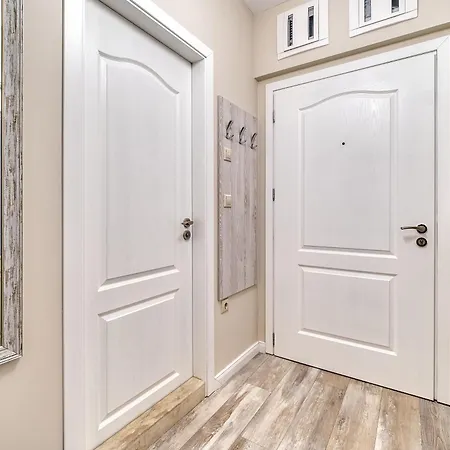 Apartment Dreams In La