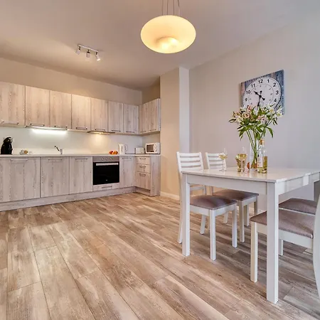 Dreams In La Apartment *