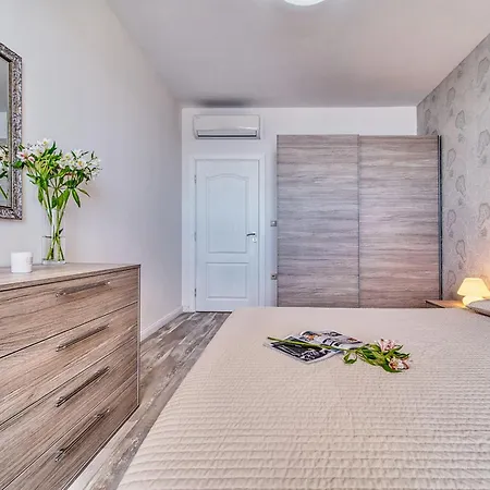 Dreams In La Apartment Golden Sands