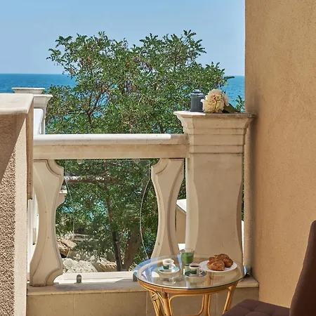 Dreams In La Apartment *