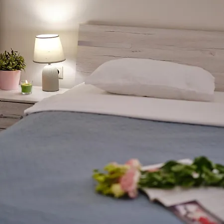 Apartment Dreams In La Golden Sands