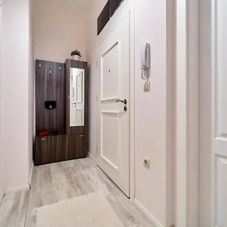 Dreams In La Apartment