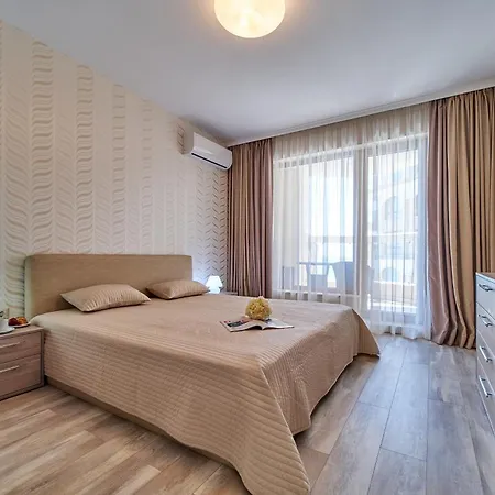 Dreams In La Apartment *