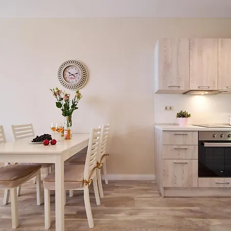 Dreams In La Apartment *