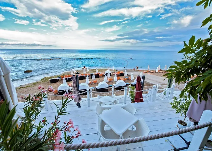 Apartment Dreams In La *