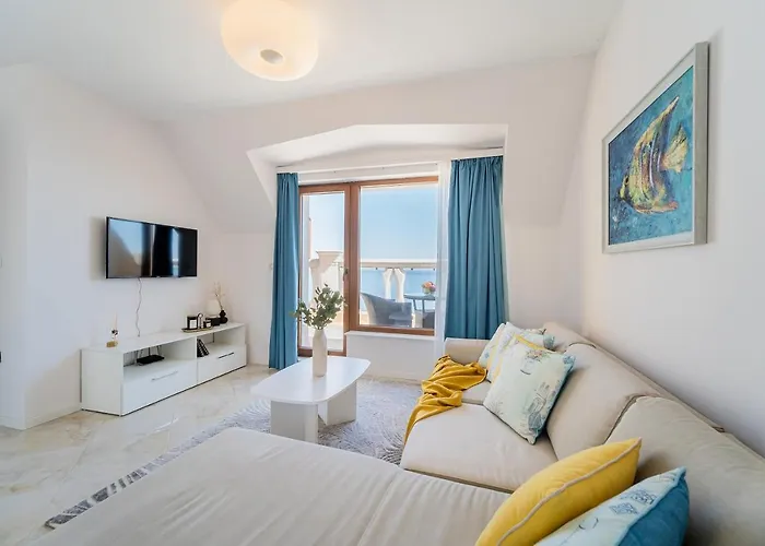 Apartment Dreams In La *