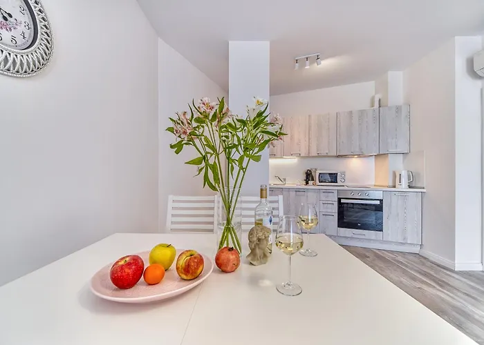 Apartment Dreams In La *