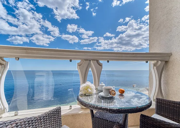 Dreams In La Apartment *