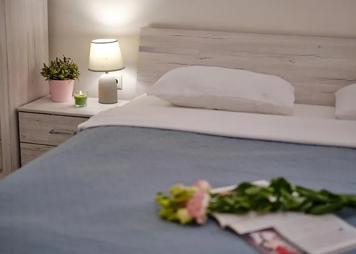 Apartment Dreams In La Golden Sands